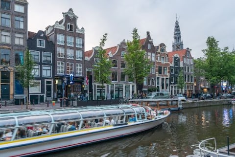 Explore the City with a Canal Cruise