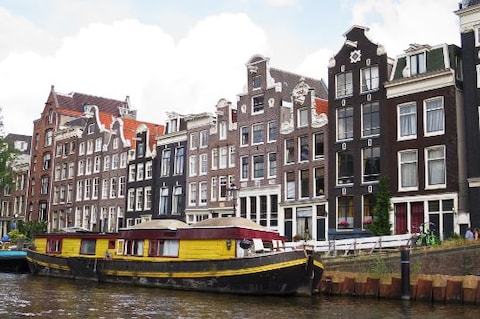 Stay on a Houseboat