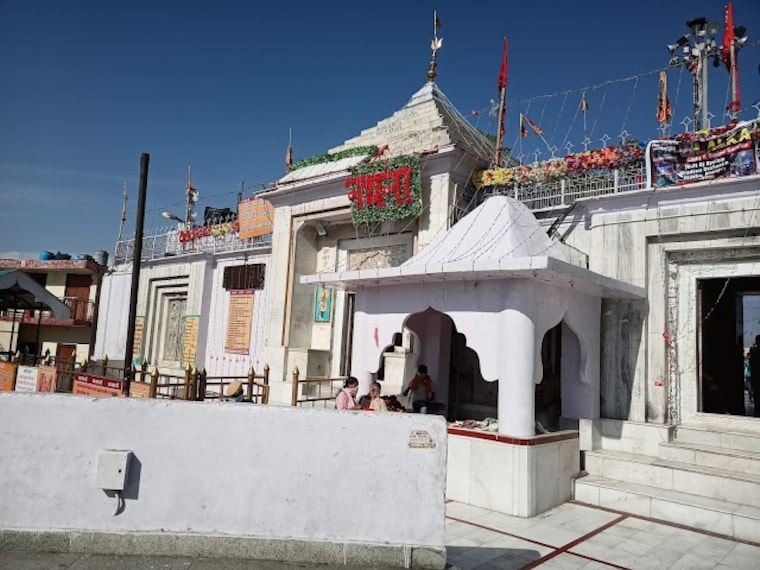 Naina_Devi_Temple_2