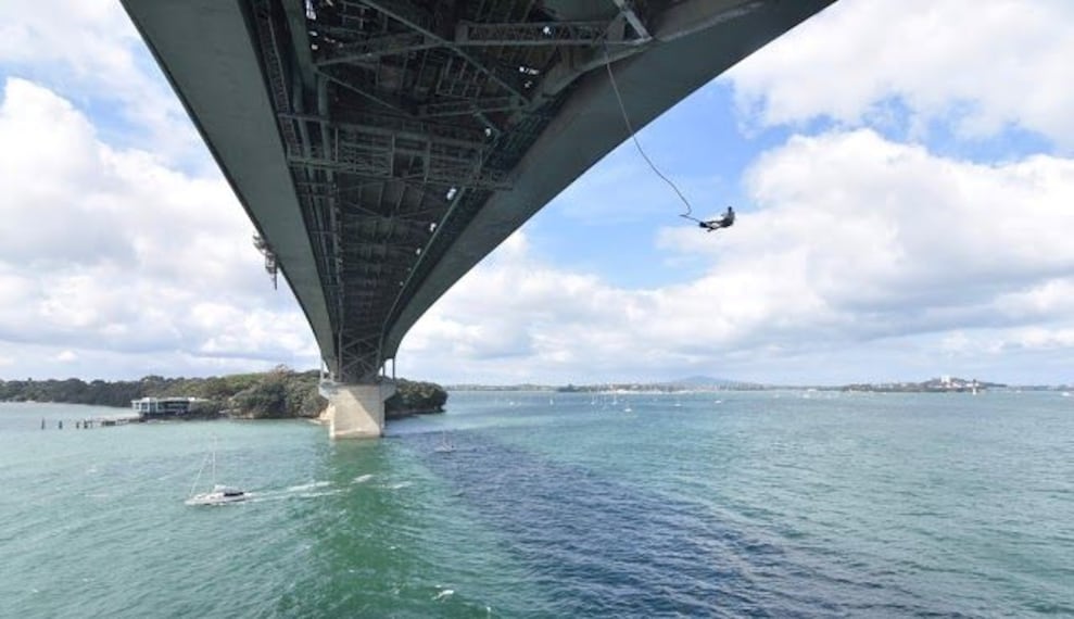 auckland_auckland_bridge_bungee_jumping
