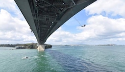 Auckland Bridge Bungee Jumping