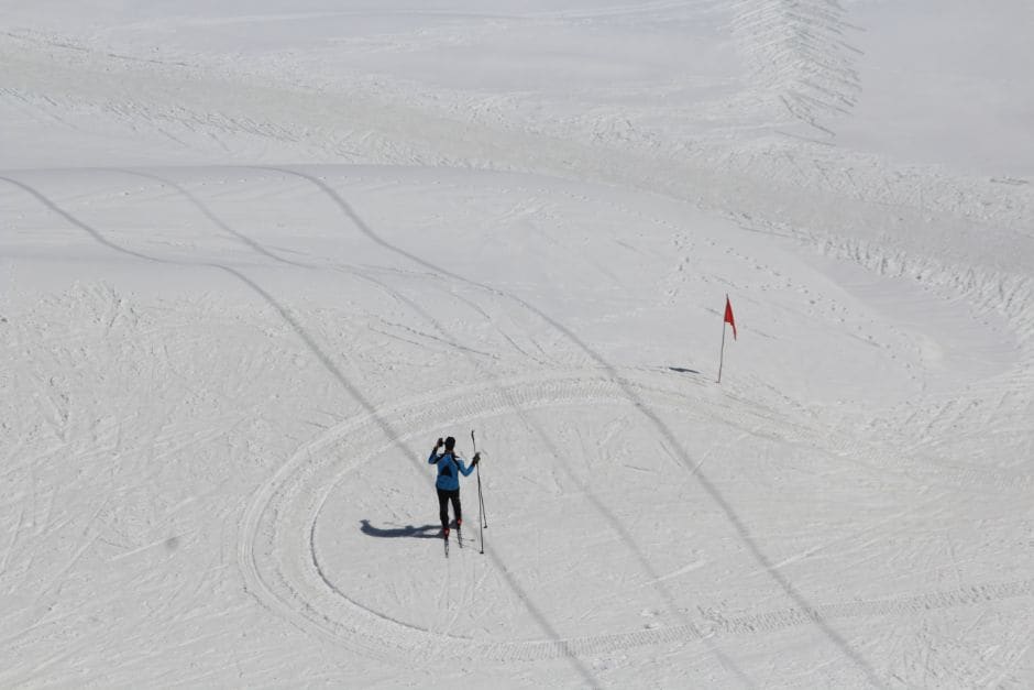 auli_experience_skiing_amidst_snow-clad_mountains