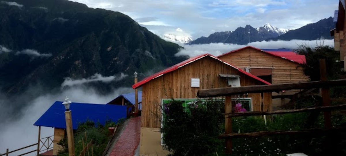 Auli_Blue_Poppy_Resort