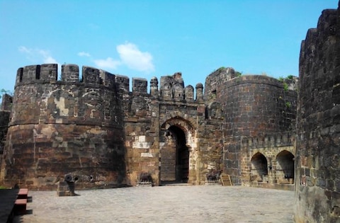 Explore Daulatabad Fort