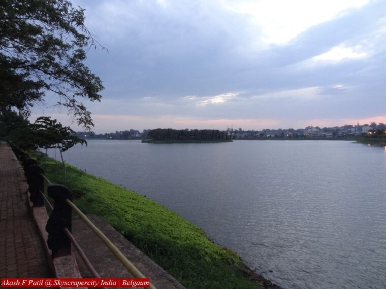 belgaum_fort_lake