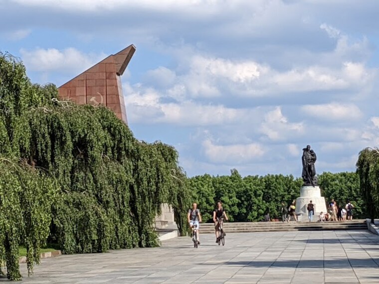 treptower_park_berlin_2