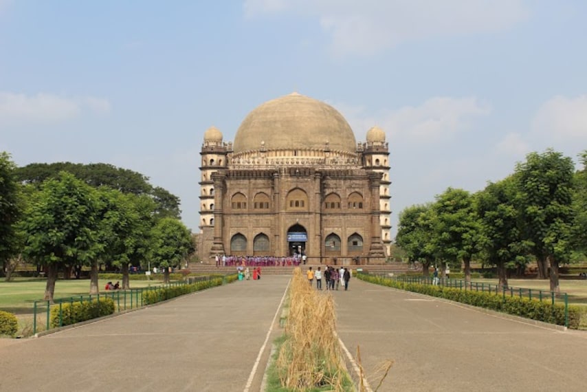 Gol_Gumbaz_1