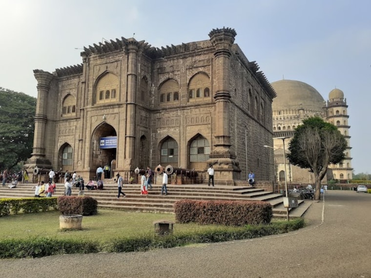 Gol_Gumbaz_3