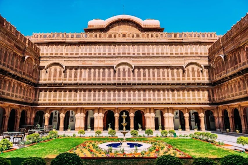 Laxmi_Niwas_Palace_1