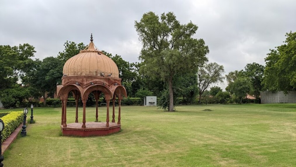Laxmi_Niwas_Palace_2