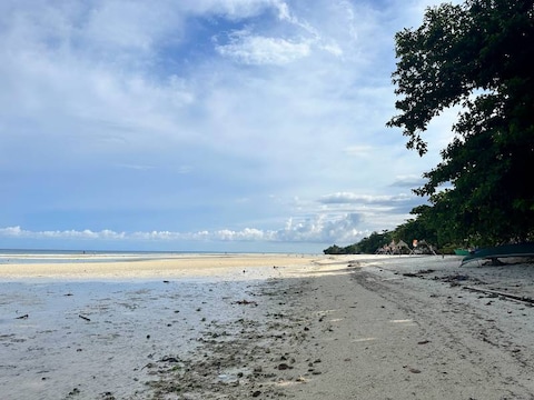 Quinale Beach