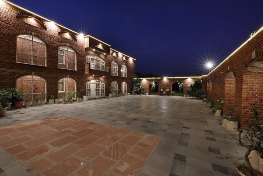 Royale_Resort_Hotel_1