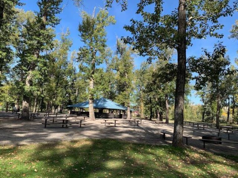 Calgary_Bowness_Park_2