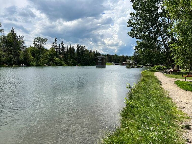 Calgary_Bowness_Park_8