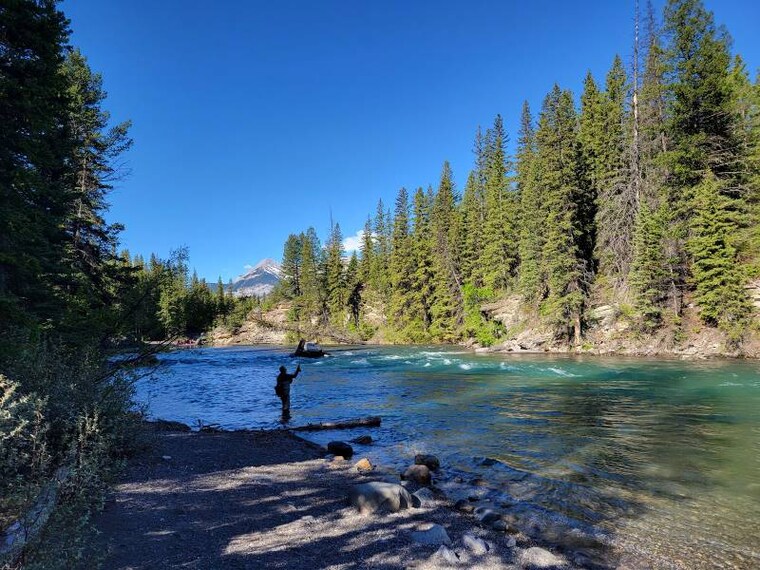 Calgary_Kananaskis_River_2
