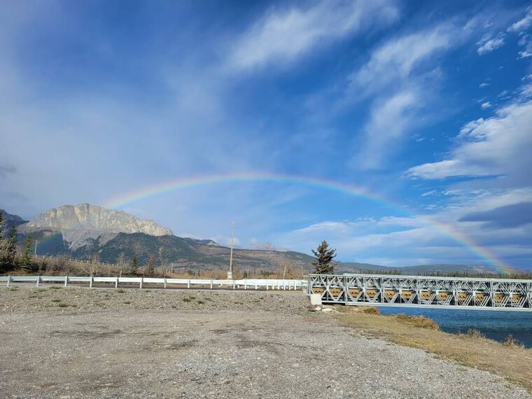 Calgary_Kananaskis_River_3