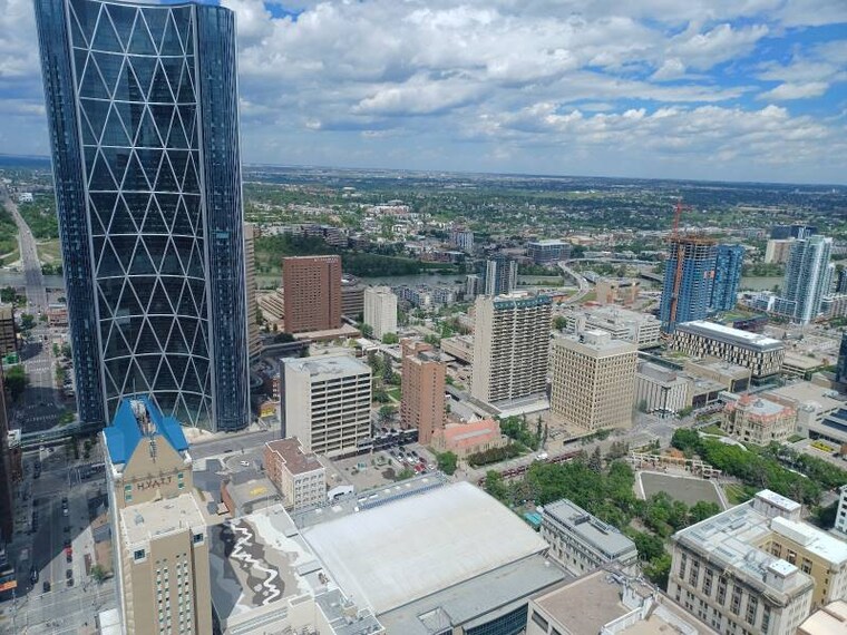 Calgary_Olympic_Plaza_9