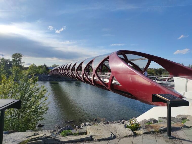 Calgary_Peace_Bridge_3