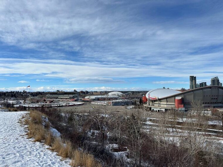 Calgary_Scotsmans_Hill_4