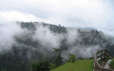 Sightseeing at Ketti Valley Viewpoint