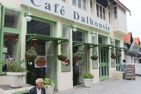 Dinning at Cafe Dalhousie