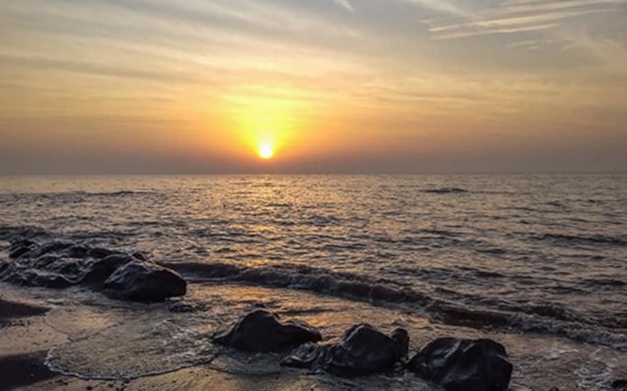 Daman Devka Beach Landscape Image