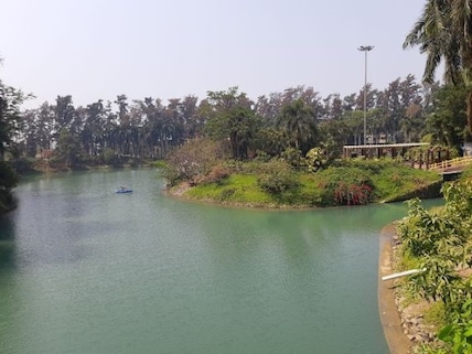 Paddle boating in Mirasol Lake Garden