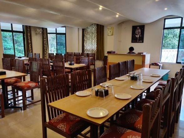 surali_garden_family_restaurant_dapoli