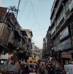 Tara Market at Lal Bagh