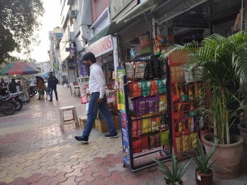 delhi_hauz_khas_market_2