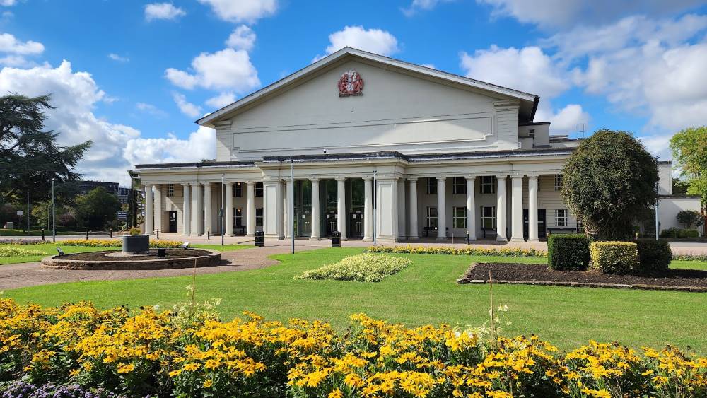 Leicester_De_Montfort_Hall_2