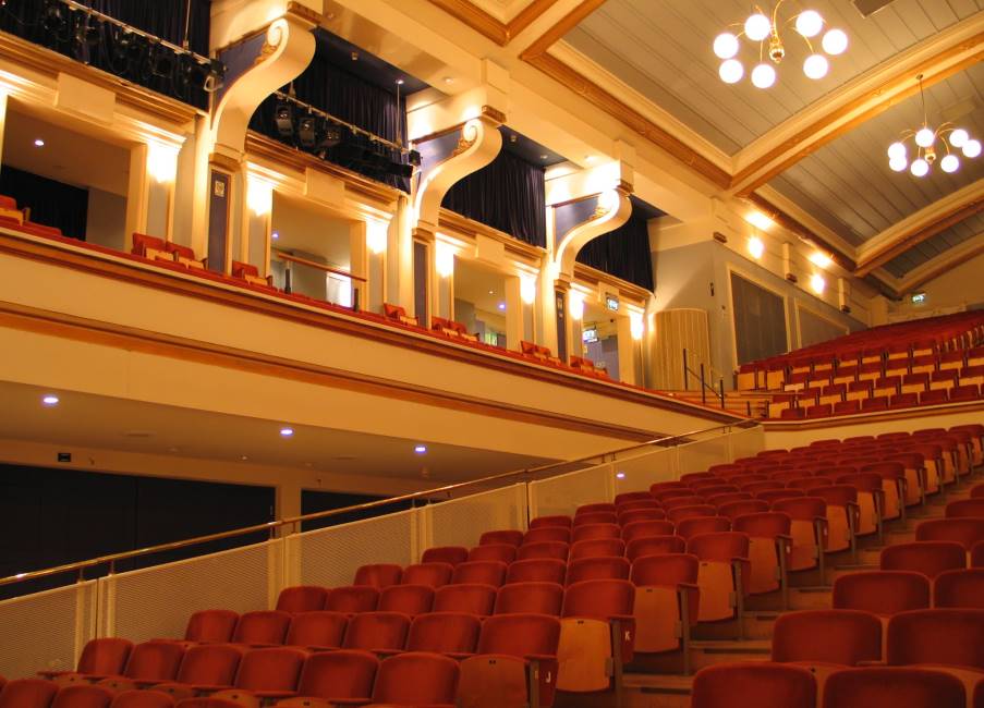 Leicester_De_Montfort_Hall_5