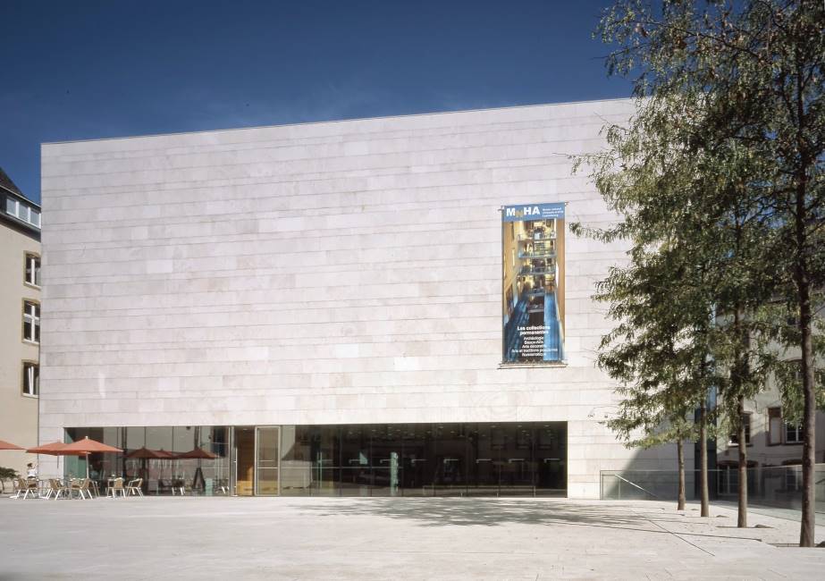 Luxembourg_City_Nationalmusee_um_Feschmaart_1
