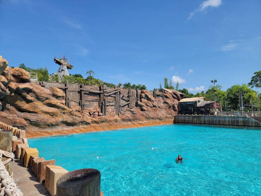 Orlando_Disneys_Typhoon_Lagoon_Water_Park_2