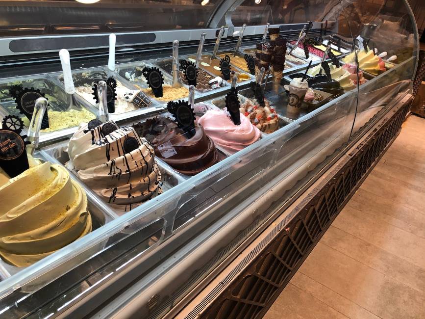 Tel_Aviv_Sarona_Market_7