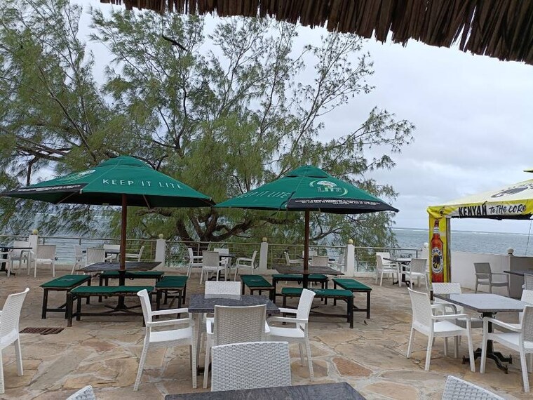 Maasai_Mara_Maasai_Bar_and_Restaurant_1