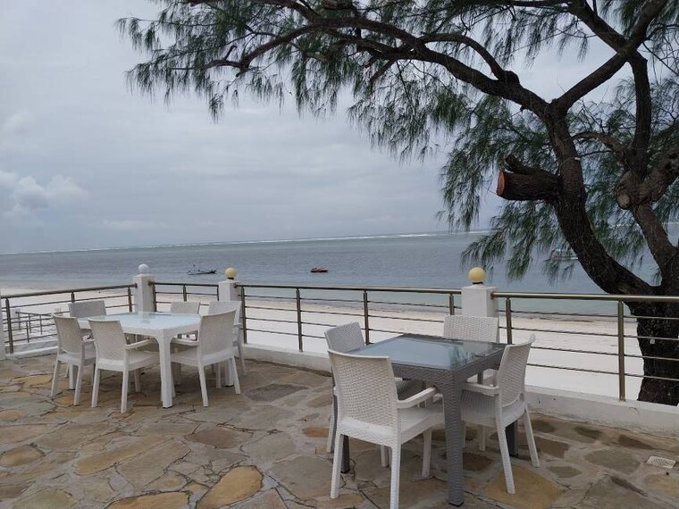 Maasai_Mara_Maasai_Bar_and_Restaurant_9