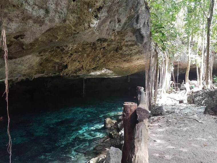 Mexico_Two_Eyes_Cenote_2