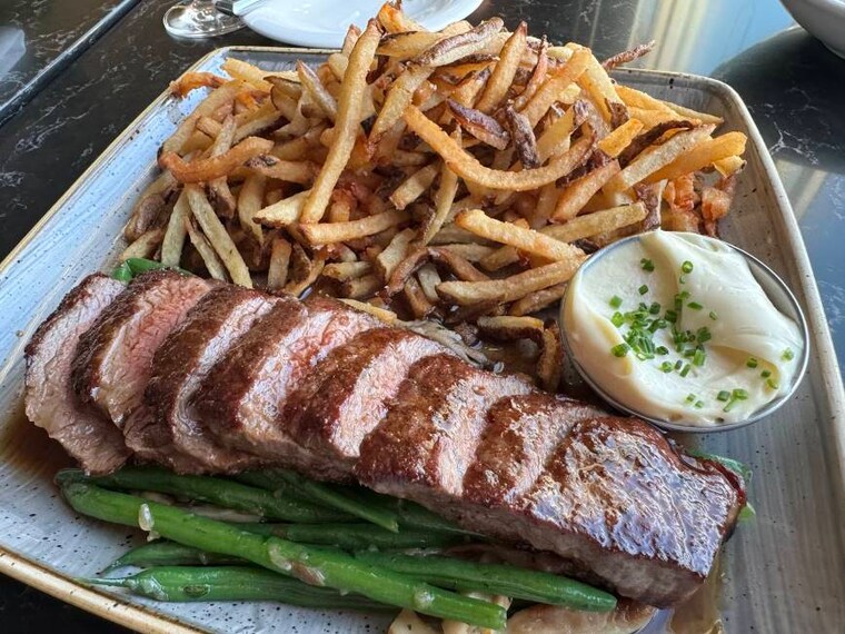 Ottawa_Le_St_Laurent_4