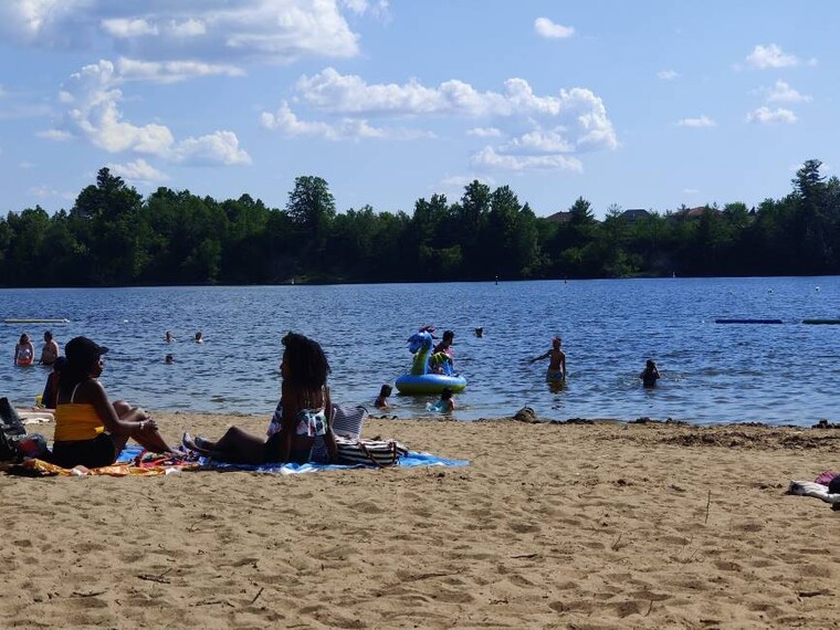 Ottawa_Mooneys_Bay_Park_and_Beach_1