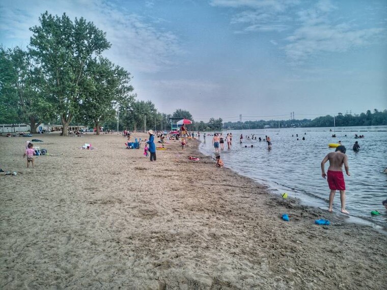 Ottawa_Mooneys_Bay_Park_and_Beach_2