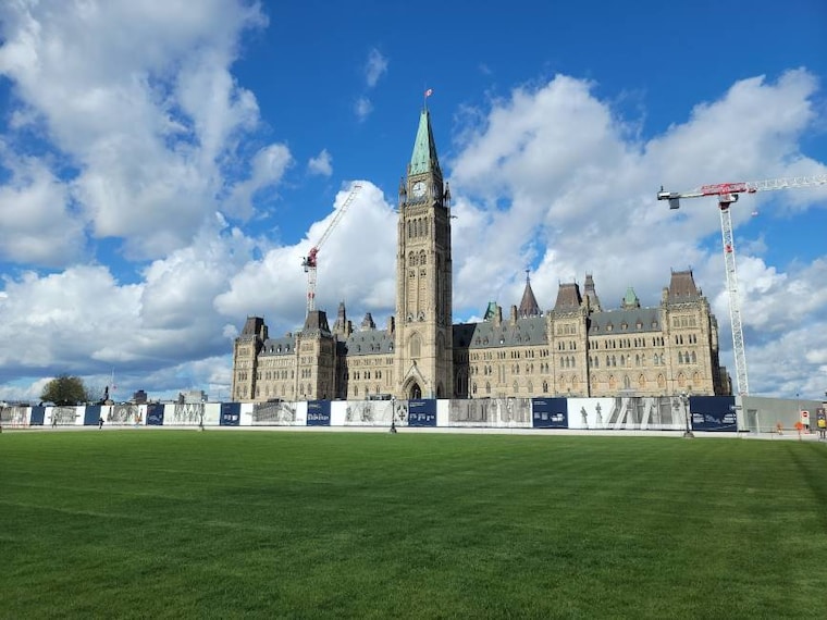 Ottawa_Parliament_Hill_1