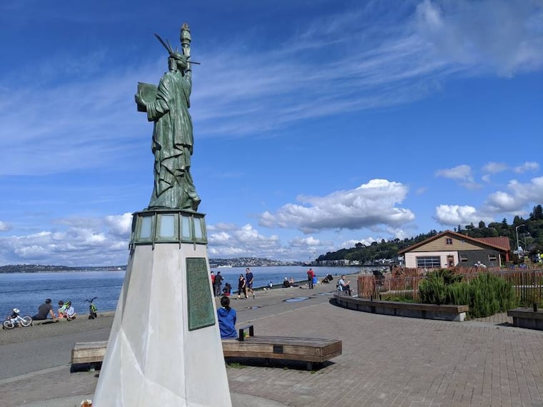Seattle_Alki_Beach_Park_2
