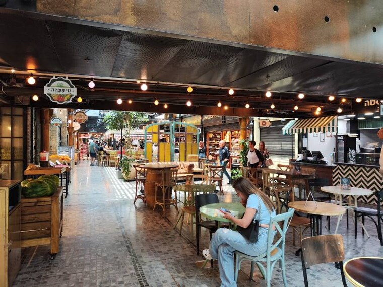 Tel_Aviv_Sarona_Market_3
