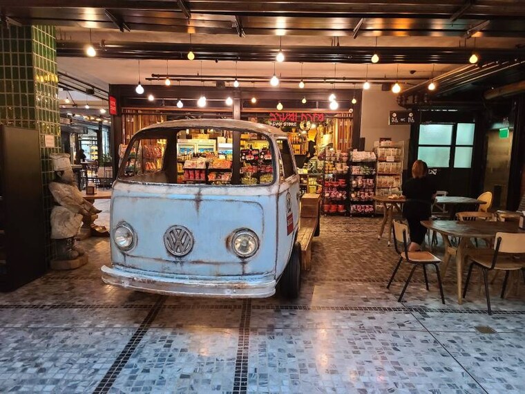 Tel_Aviv_Sarona_Market_4