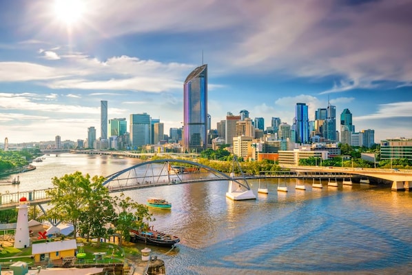 city_skyline_brisbane_dest-5_l_667_1000.jpg