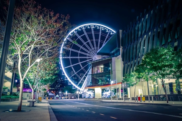 ferris_wheel_brisbane_dest-2_l_667_1000.jpg