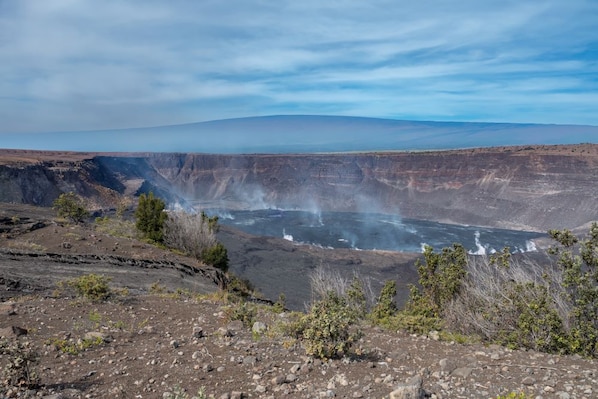 hawaii_Kilauea_caldera-1