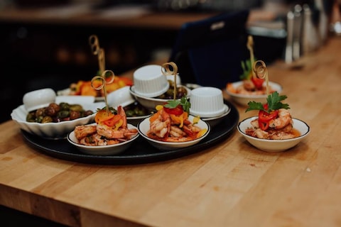 Arlo Wine & Restaurant