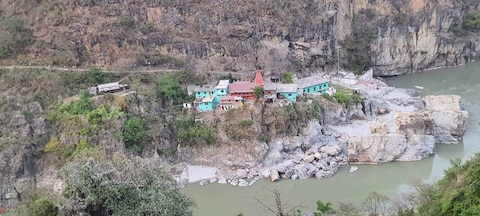 Jakholi
